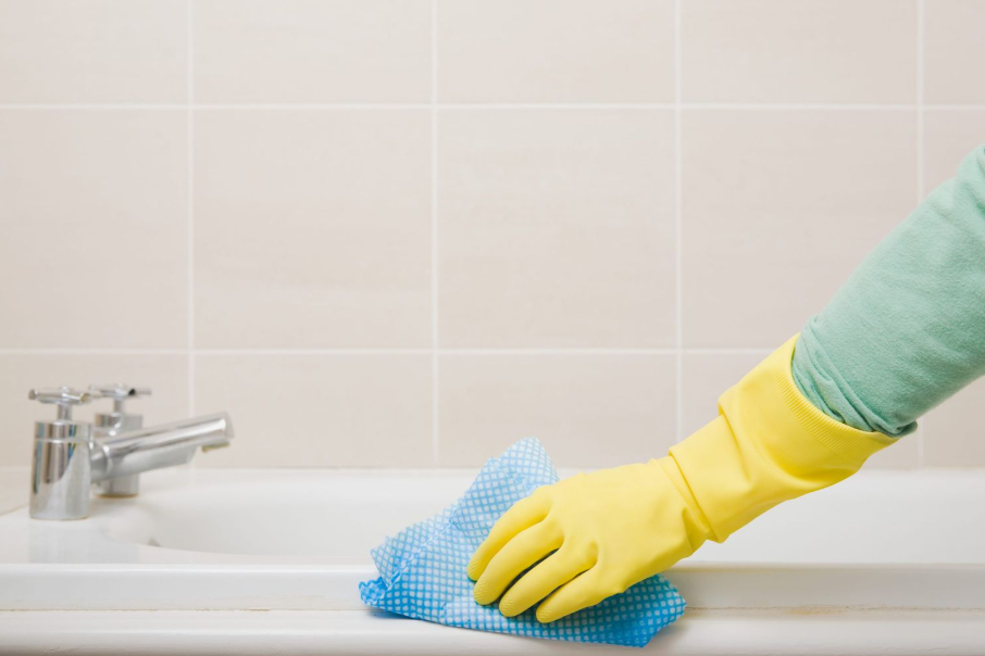 Bathtub Surface Cleaning